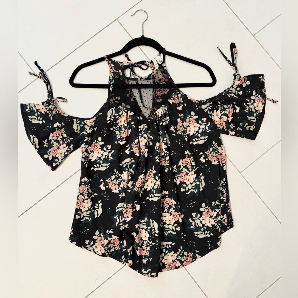Miami Francesca‘s off the shoulder top